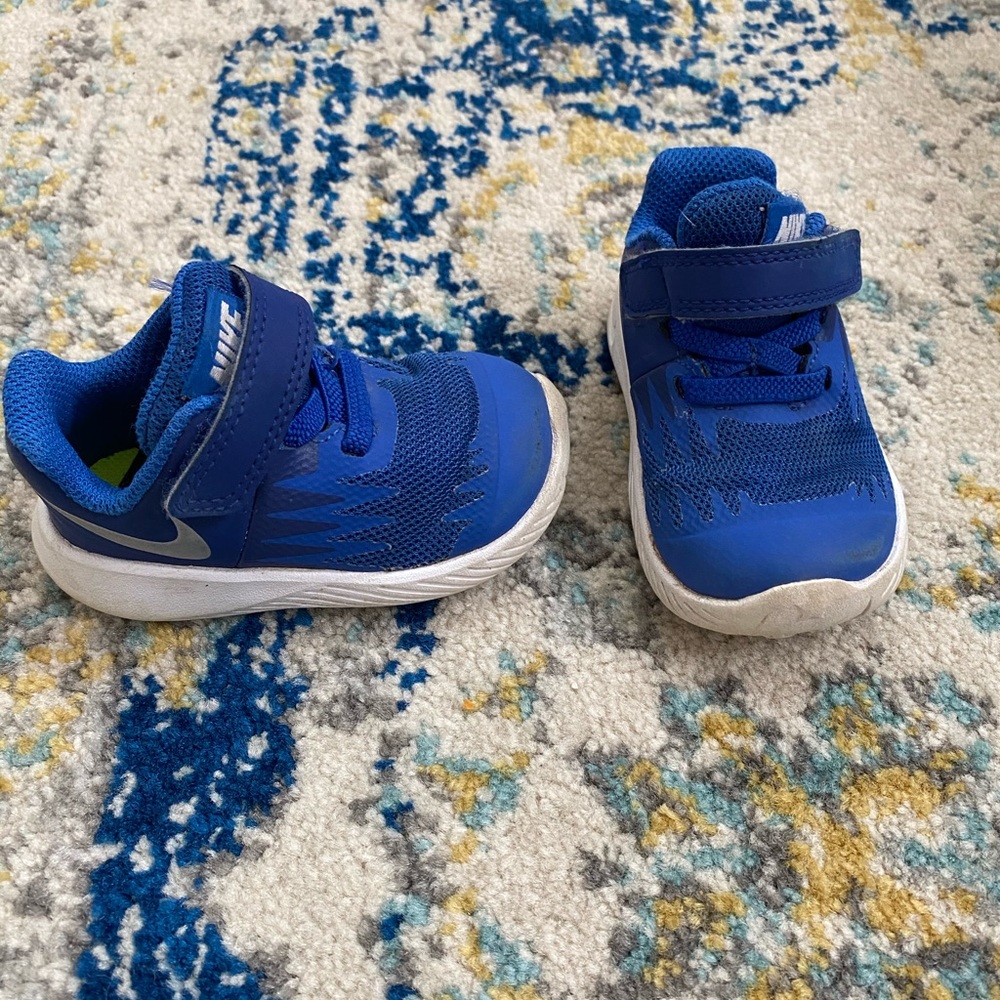 EUC Nike 4C